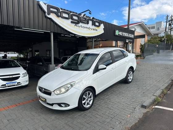 FIAT GRAND SIENA 1.4 MPI ATTRACTIVE 8V FLEX 4P MANUAL FIAT GRAND SIENA 1.4 MPI ATTRACTIVE 8V FLEX 4P MANUAL
